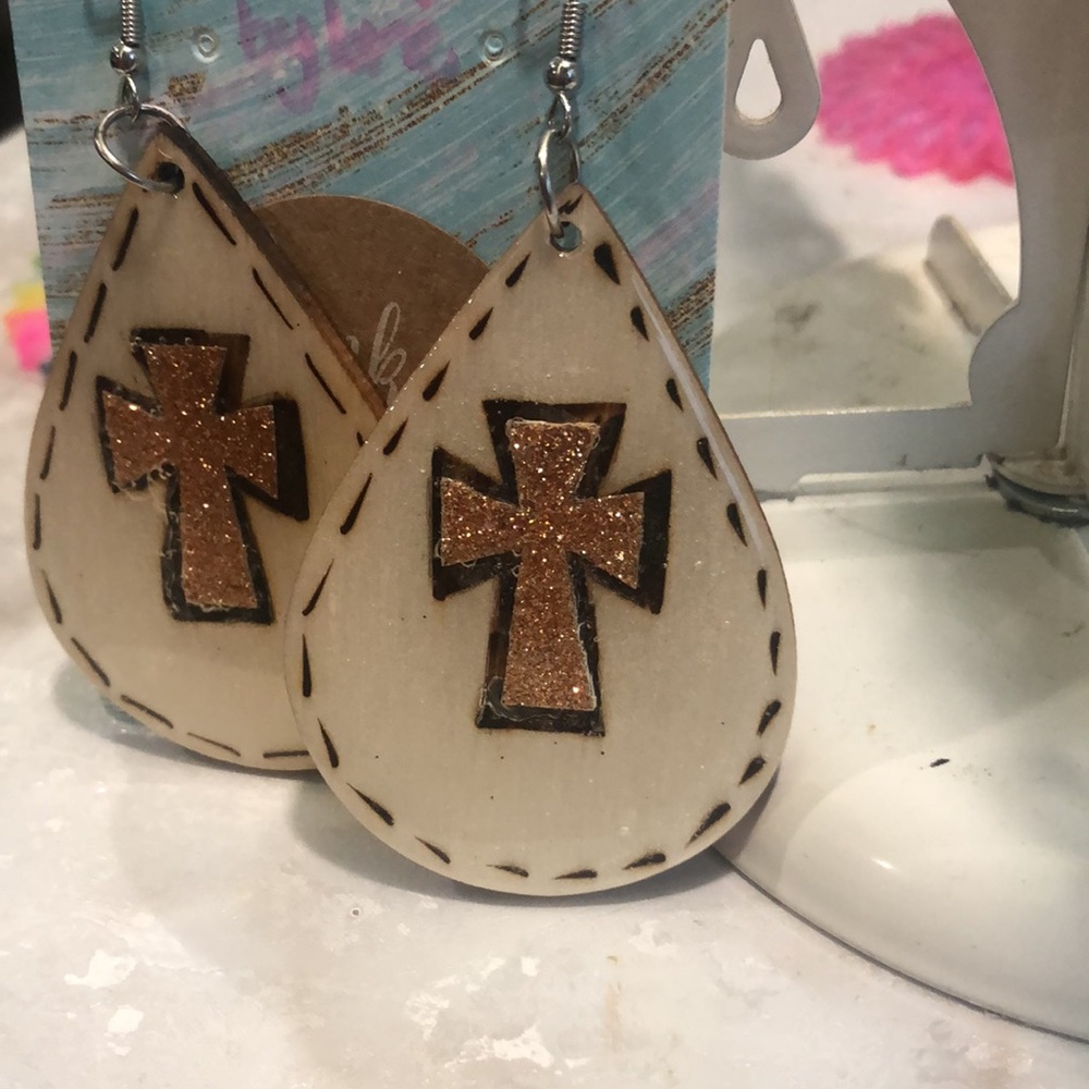 Rustic cross teardrop dangles - Picture 4 of 4